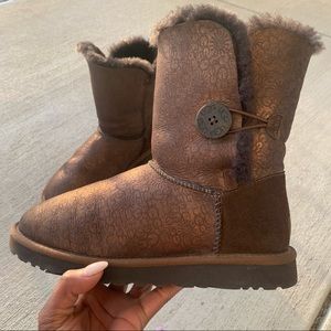 UGG Australia Bailey Button Boot Metallic LOGO Bronze Size 8